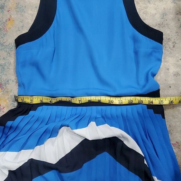 Banana Republic Pleated Chevron Midi Dress Size 6 - Picture 14 of 16